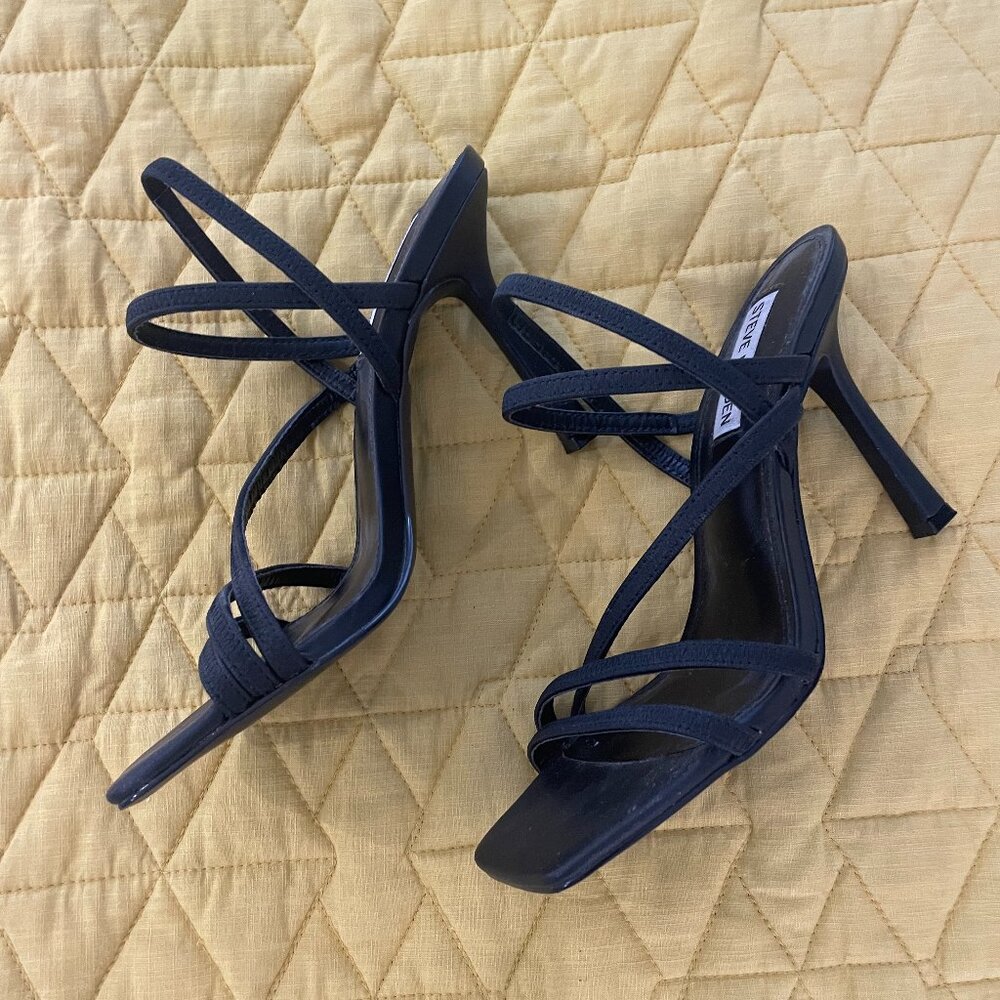 Steve Madden Strappy Sandal - size 7.5 - excellent condition (worn once)